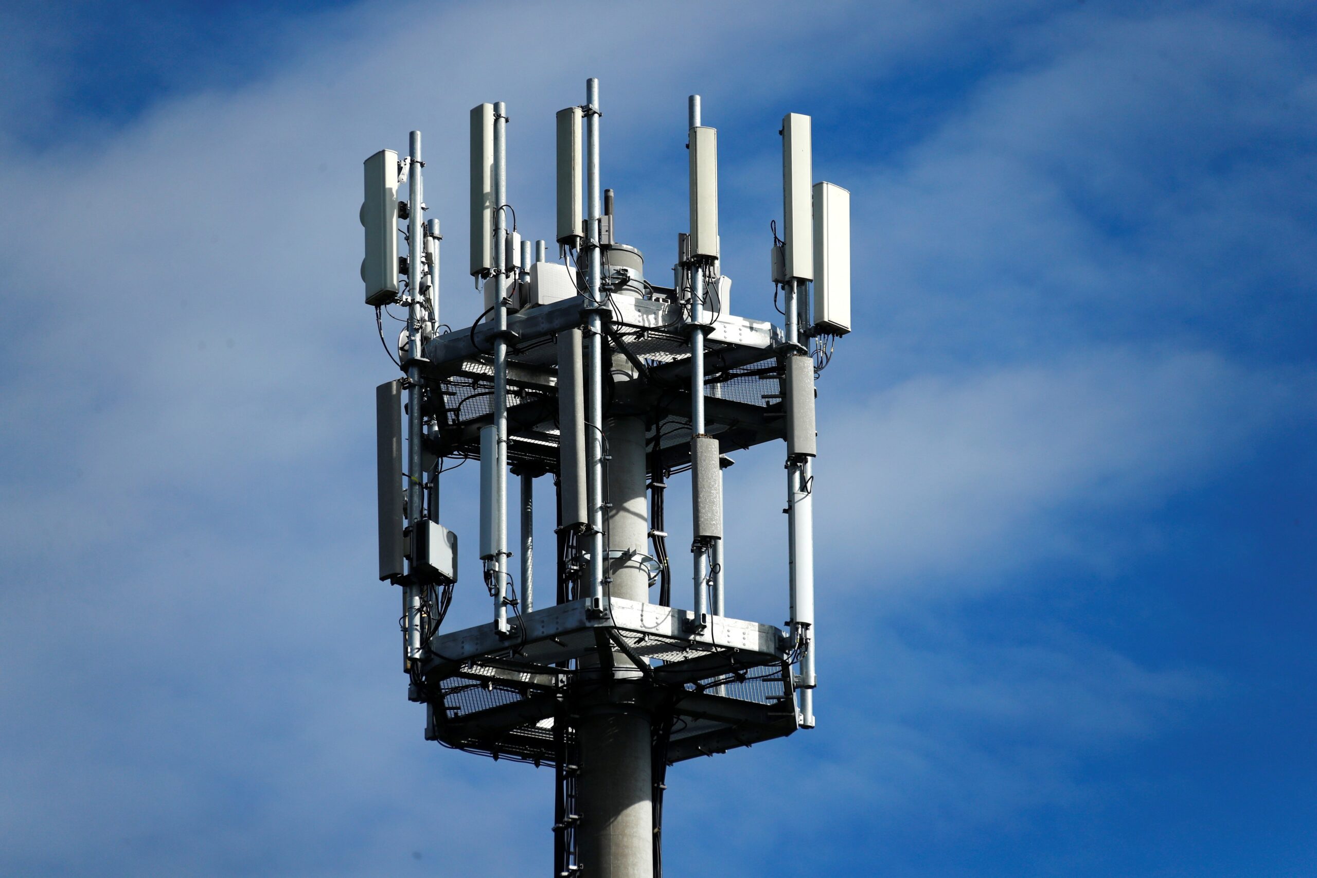 vente-de-sfr-:-la-ruee-des-fonds-d’investissement-vers-les-infrastructures-telecoms